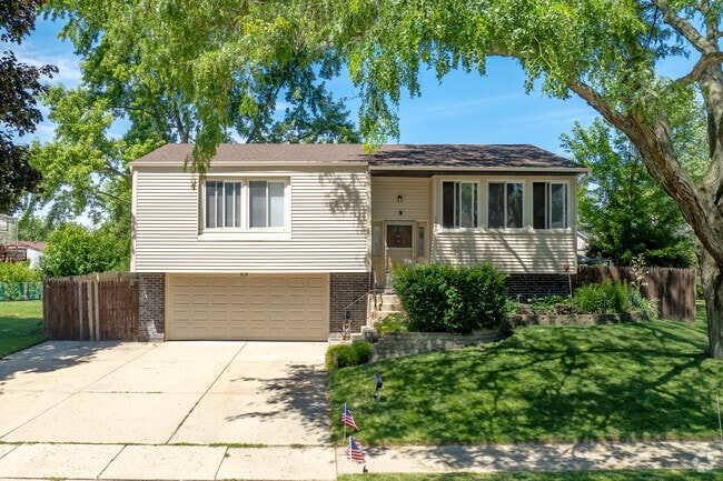 Buyers can mostly find single-family homes from the late 20th century in Corley Drive Park.
