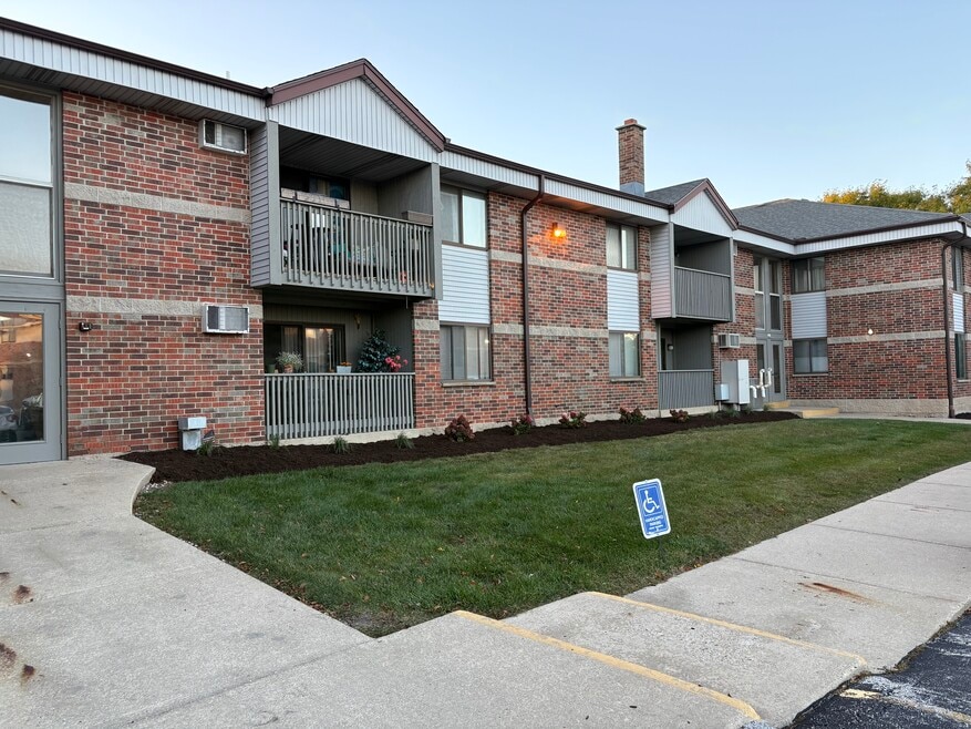 Toldt Terrace Apartments, Milwaukee, WI 53227 - photo 1