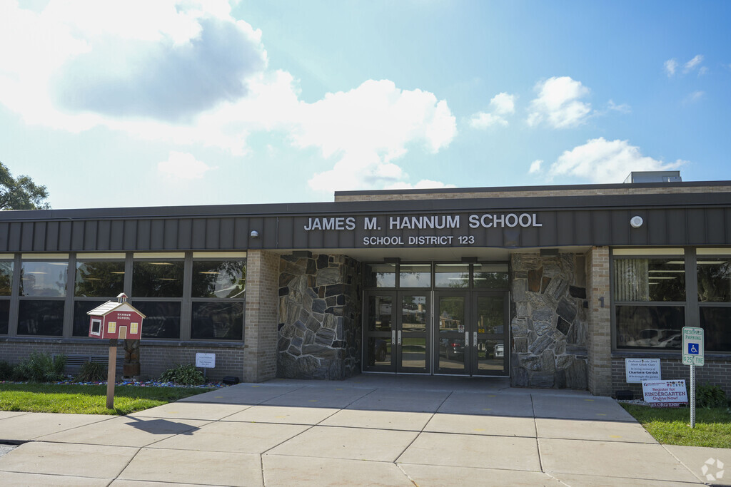 J M Hannum Elementary School provides education in the neighborhood of 
Oak Lawn