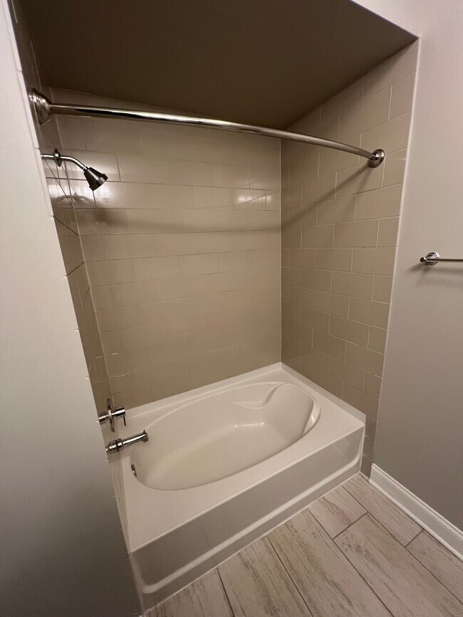 68 W Hubbard St unit 1508, Chicago, IL 60654 - photo 6