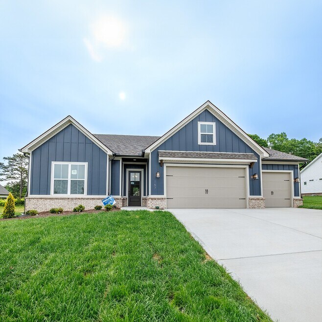 102 Clover Cir unit 36485470, Lenoir City, TN 37772 - photo 1
