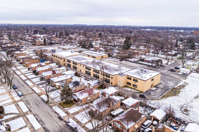 Roosevelt Junior High School shares a building with the elementary school.