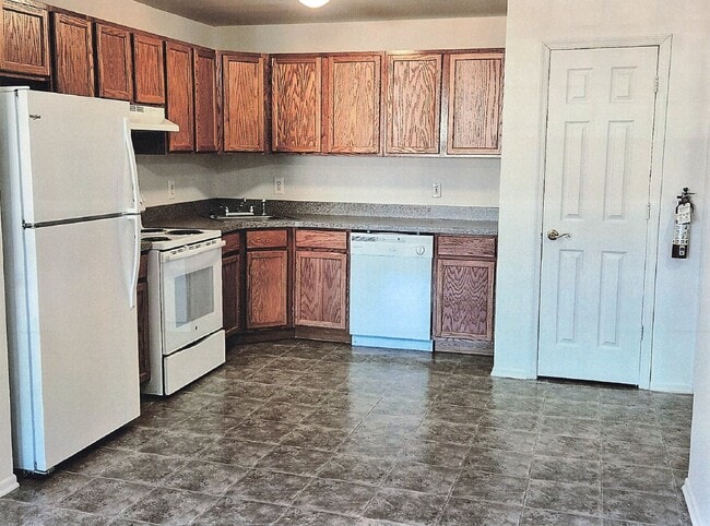 Fairway Manor Senior Rental Apartments 55+, Patchogue, NY 11772 - photo 4