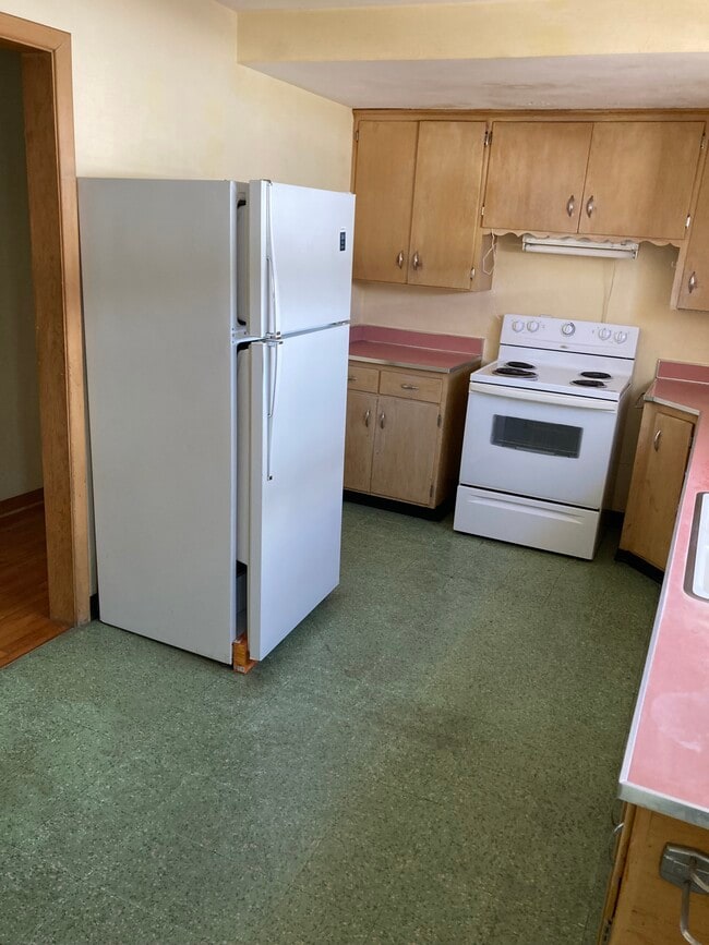 210 S 16th St unit Duplex, Saint Joseph, MO 64501 - photo 2