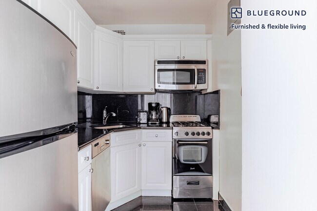 300 E 46th St unit FL8-ID2164, New York, NY 10017 - photo 6