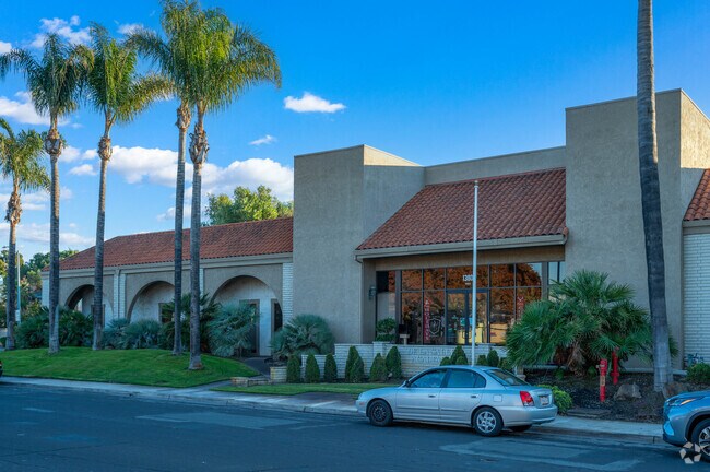 De La Salle Academy serves kids 5th-8th grade.