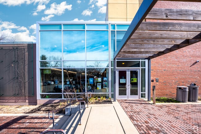 The Kenilworth Recreation Center in Kenilworth is free for all DC residents.