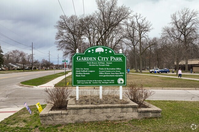 Garden City Park has a wide variety of amenities.