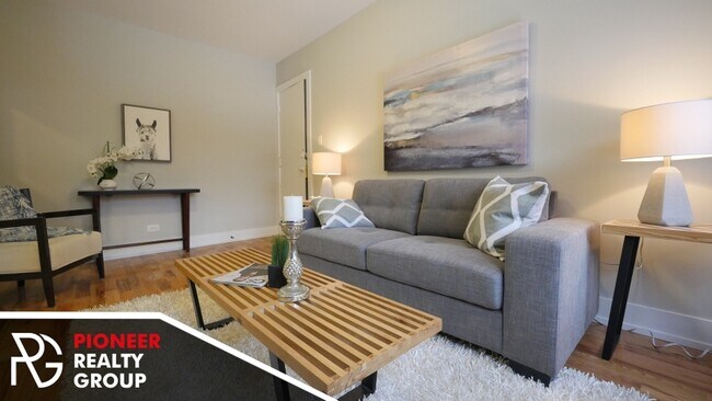 908 W George St unit 3, Chicago, IL 60657 - photo 2