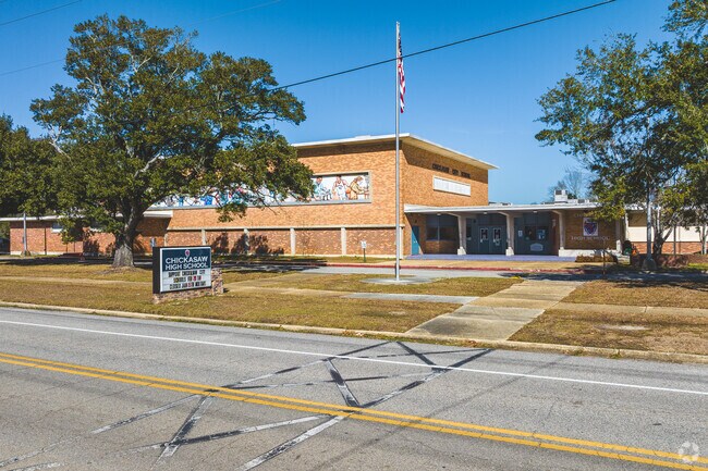 Chickasaw High School is where many Chickasaw teens attend school.