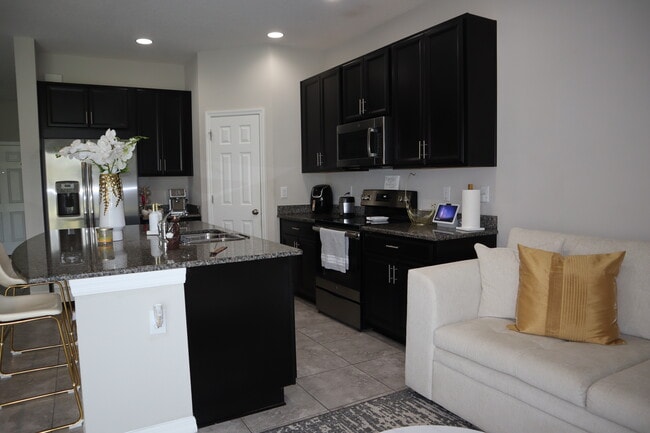 7022 Grand Elm Dr, Riverview, FL 33578 - photo 3