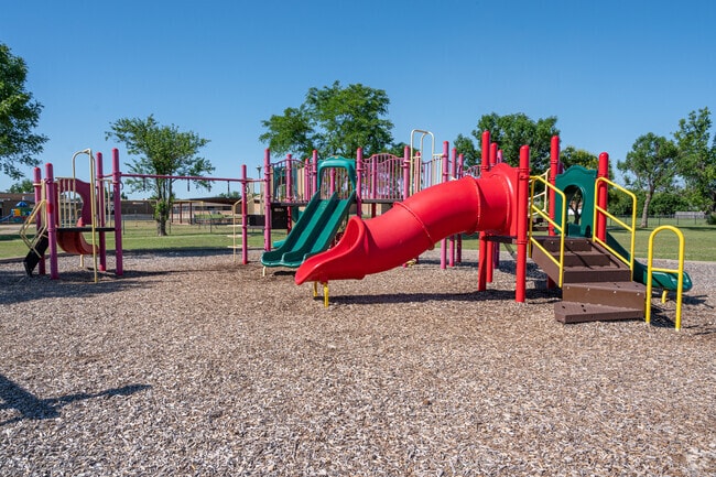 Experience the joy of outdoor activities in the parks of Oakcliff-Parkview, Oklahoma.