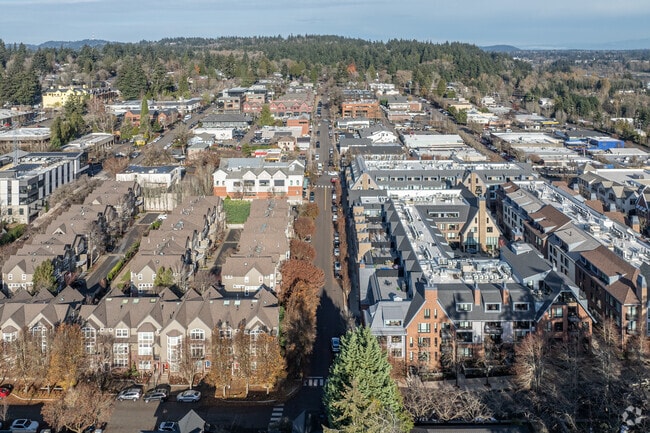 Lake Oswego features a downtown shopping and dining district.