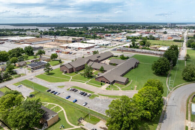 Florida-Kansas Elementary School in Memphis has plenty of green space for students to enjoy.