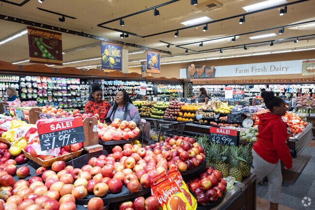 Fairmede-Hilltop grocery shopping options include nearby Raley's.