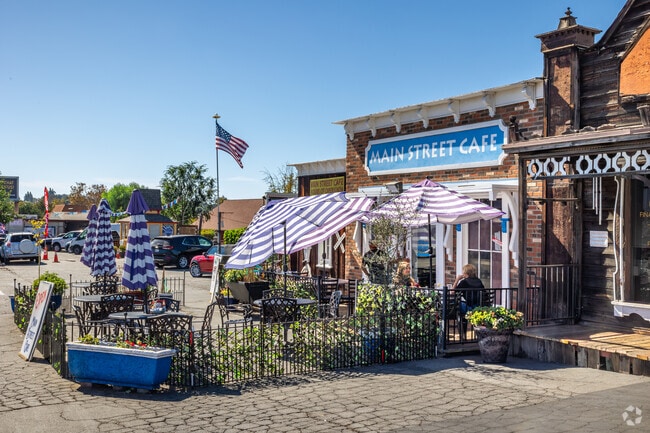 Enjoy delicious dining at spots like Main Street Café in Fallbrook.