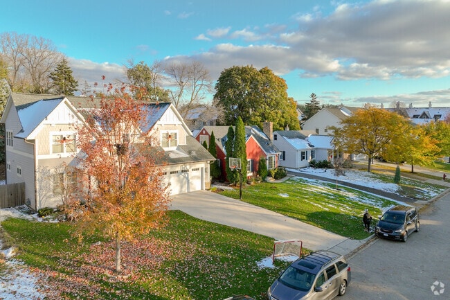 White Oak offers residents a quiet suburban lifestyle just five minutes from downtown Edina.
