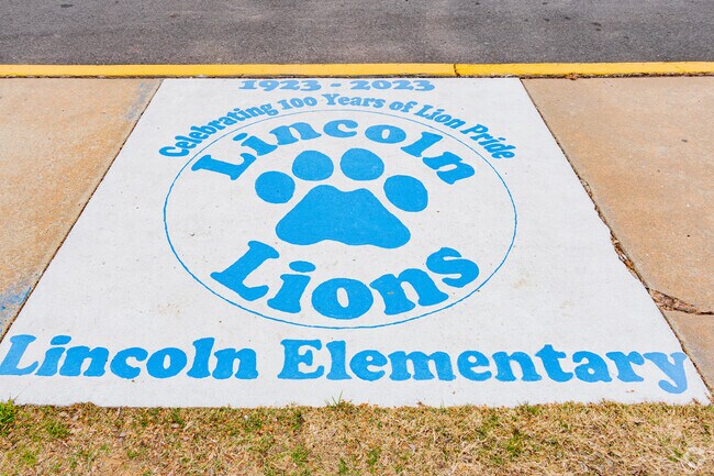 Close up shot of a cute symbol in Lincoln Elementary School.