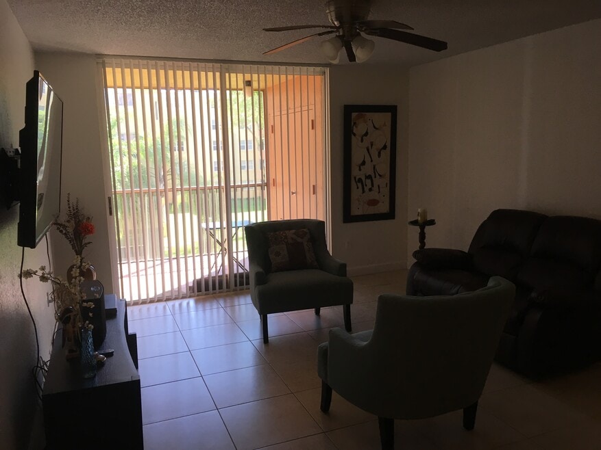 8215 Lake Dr unit 8215 Lake Drive Apt, Doral, FL 33166 - photo 1