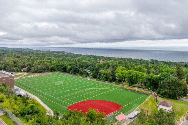 Ordean East Middle School has a student population of 54% female and 46% male students.