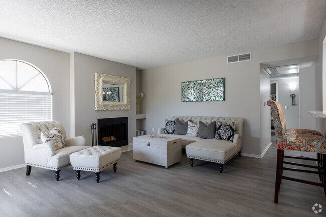 2BR, 2BA - 1,000 SF