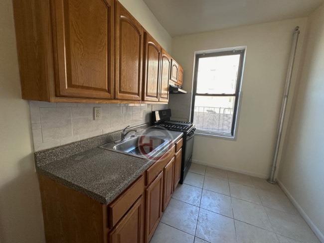 3132 Buhre Ave unit 6, Bronx, NY 10461 - photo 3