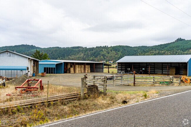 Fair Oaks countryside homes provide serene living spaces with stunning views and ample privacy.