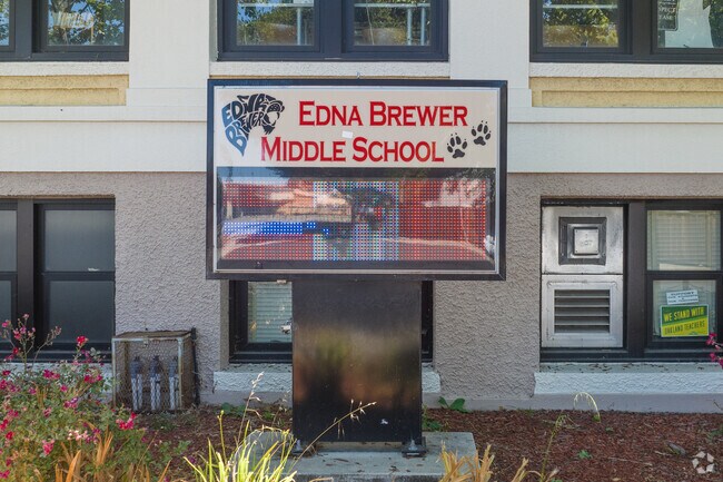 Edna Brewer Middle School in Oakland has about 800 kids enrolled.