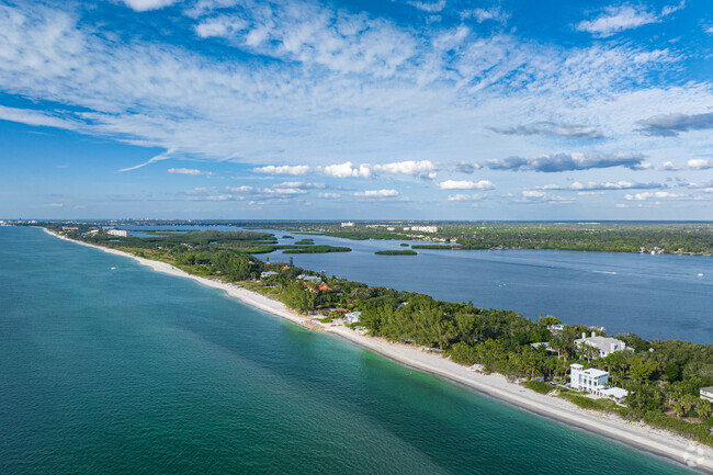 Palmer Point lies between the verdant waters of the Gulf, and the intracoastal waterway.