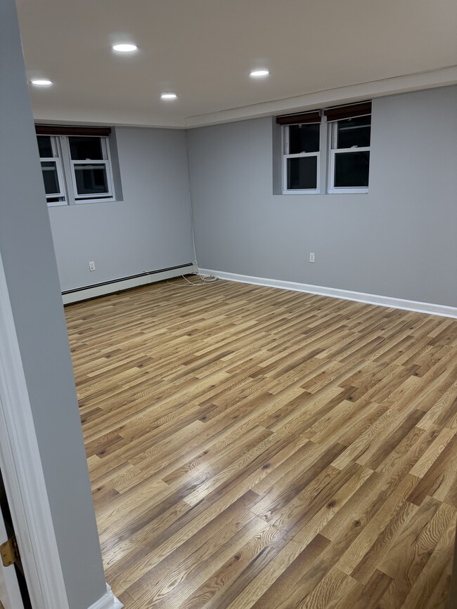 2245 Jones Rd, Fort Lee, NJ 07024 - photo 5