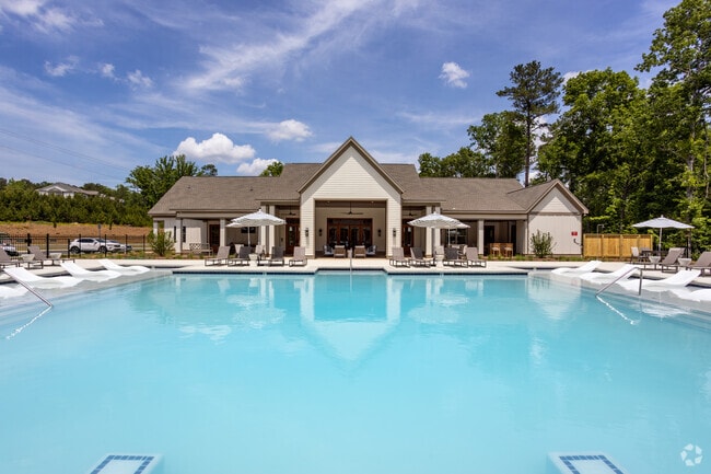 Saltwater Pool/Tanning Ledges