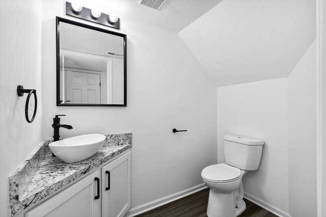 04_1631HillRoadNorth_2014_HiRes