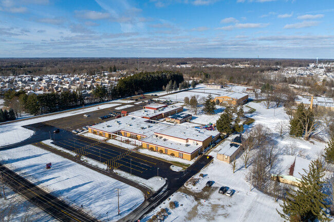 Holly Academy has a student population of 612.