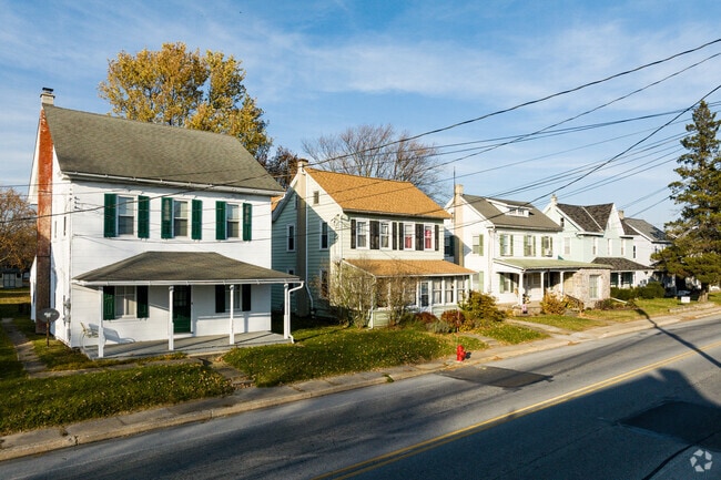 Homes in New Morgan list around $300,000–$700,000.