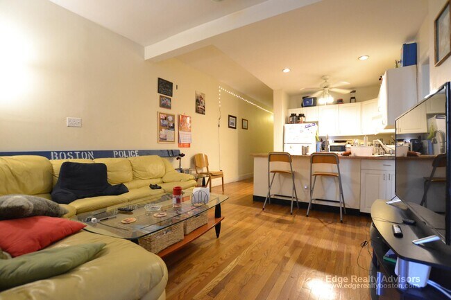 115 Freeman St unit 1, Brookline, MA 02446 - photo 3