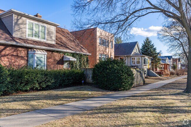 Home prices typically range from 400,000 to 600,000 dollars in West Village.