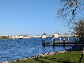 240 N Campbell Rd, Oshkosh, WI 54902