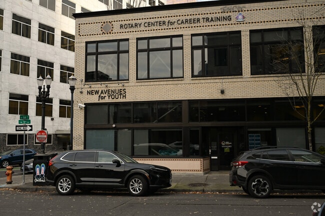 New Avenues for Youth provides education in the neighborhood of 
Downtown Portland.