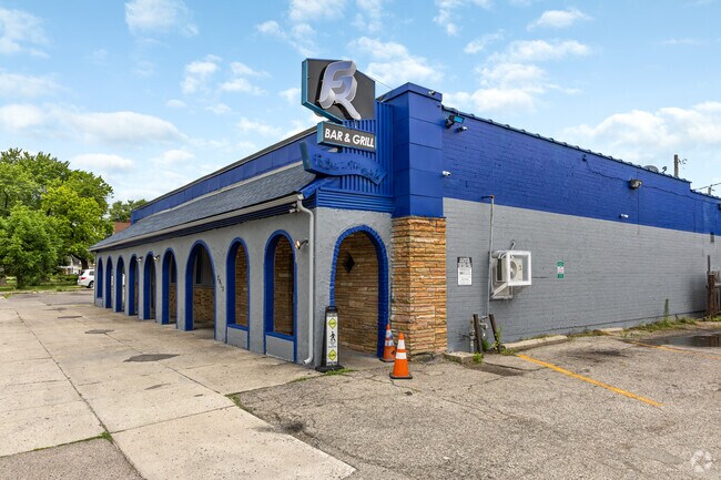 Front Row Bar and Grill offers tasty drinks and delicious food for a night out in Hillcrest.