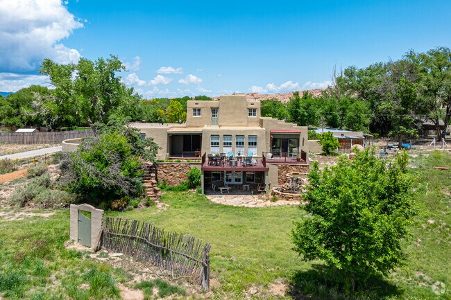 Family-friendly Jacona sits near the Pojoaque Valley Recreation Complex and rivers.