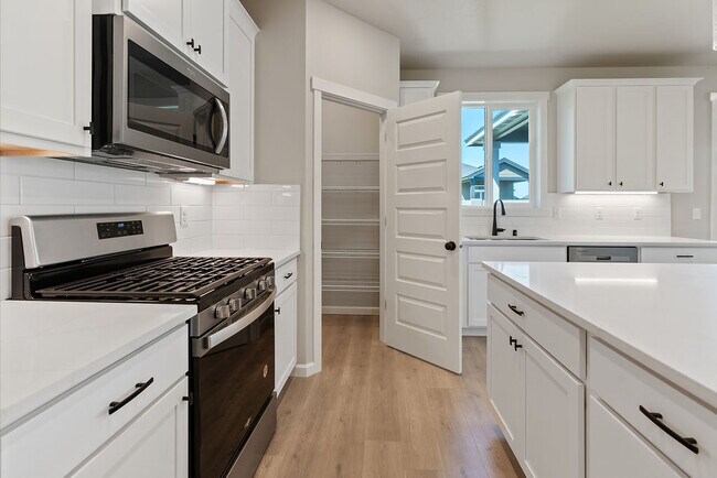 7905 Lennox St, West Richland, WA 99353 - photo 6