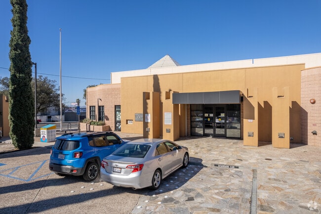 Many Sunland residents come and enjoy the local library.