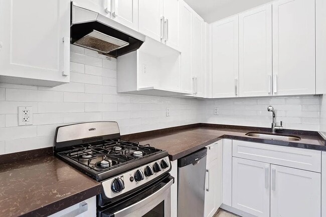 102 Fulton St unit 11B, New York, NY 10038 - photo 4