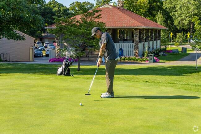 Play a round of golf at the Sinnissippi Golf Course just a short drive from North End Square.