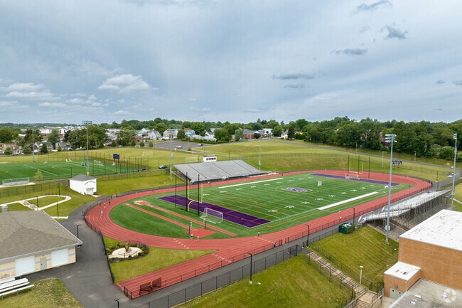 Upper Moreland High School student-teacher ratio is 15 - 1.