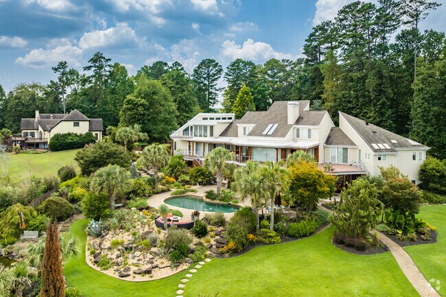 Homes often feature lush landscaping in the Lake Spivey neighborhood of Atlanta.
