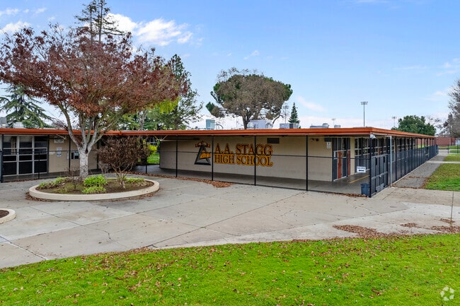 Lincoln Village neighborhood proudly represents by Stagg high.