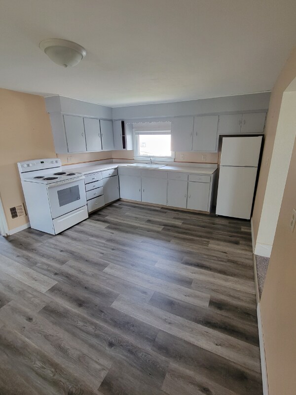 115 N Mill St unit Upper, Waupun, WI 53963 - photo 4