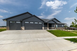 2461 Whisper Woods Ln, Dubuque, IA 52003