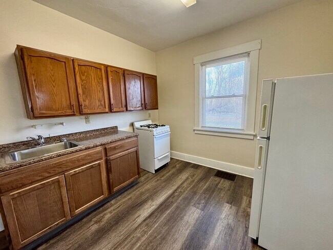 1107 Cleveland Ave SW unit 2, Canton, OH 44707 - photo 6